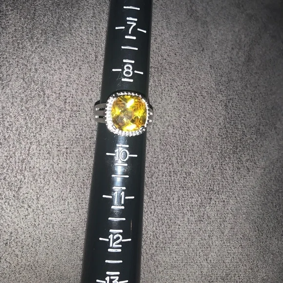 Costume jewelry ring silver colour Yellow stone SZ 9 - Picture 3 of 5